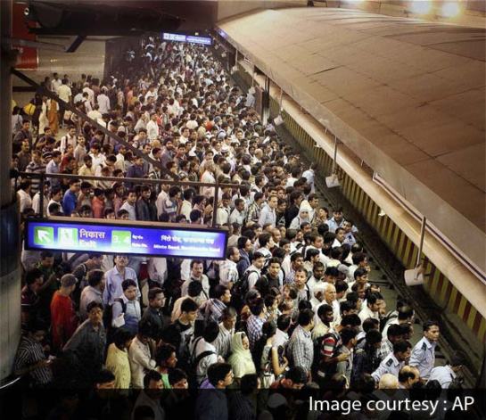 Crowd_Delhi_Metro_600